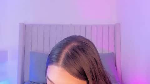 Sarah Bonneth online show from December 22, 2025, 11:18 am