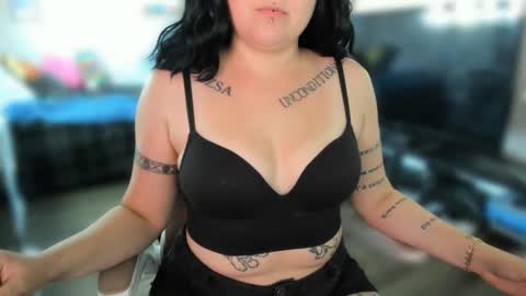 Snapshot of sarah_e_xx chatting on October 2, 2025, 5:09 pm Sarah online show from October 2, 2025, 5:09 pm