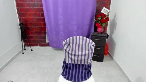 Snapshot of sarah_fox20 chatting on February 24, 2025, 4:16 am Sarah online show from February 24, 2025, 4:16 am
