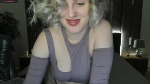 Snapshot of sarah_soul chatting on December 5, 2024, 1:03 am Sarah online show from December 5, 2024, 1:03 am