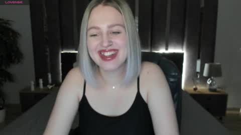 Snapshot of sarah_soul chatting on December 8, 2024, 1:02 am Sarah online show from December 8, 2024, 1:02 am
