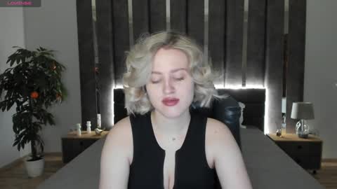 Snapshot of sarah_soul chatting on December 16, 2024, 12:59 am Sarah online show from December 16, 2024, 12:59 am
