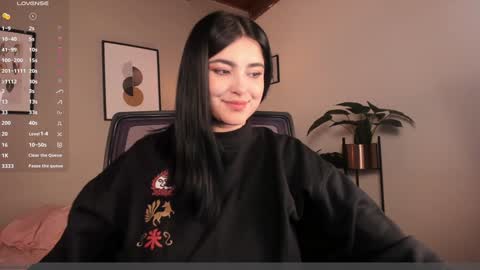 Snapshot of sarah_volkov chatting on December 6, 2024, 11:47 pm online show from December 6, 2024, 11:47 pm