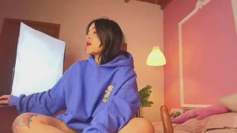 Snapshot of sarah_volkov chatting on December 27, 2024, 7:29 am online show from December 27, 2024, 7:29 am
