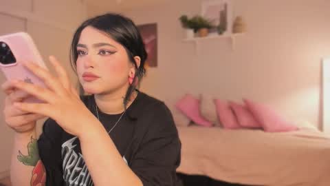   online show from October 28, 2025, 5:11 am