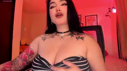 Snapshot of sarah_volkov chatting on July 2, 2026, 12:11 pm online show from July 2, 2026, 12:11 pm
