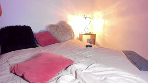 Sarah and Erik online show from November 11, 2025, 1:27 am