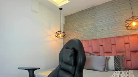 Sarah Deyvis online show from October 15, 2025, 1:44 pm