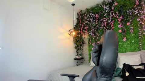 Sarah Deyvis online show from January 6, 2026, 3:05 pm