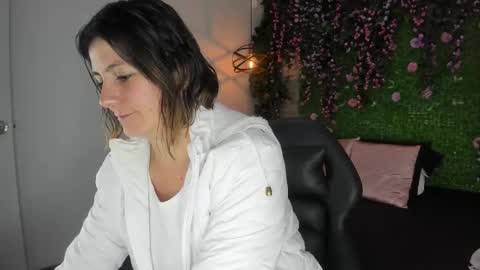 Sarah Deyvis online show from February 16, 2026, 1:07 pm