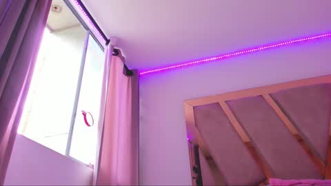 sarahhensoon online show from February 12, 2026, 2:12 pm