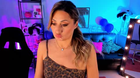 Snapshot of sarahholly chatting on December 13, 2024, 3:00 pm Divine Sarah NONUDE model online show from December 13, 2024, 3:00 pm