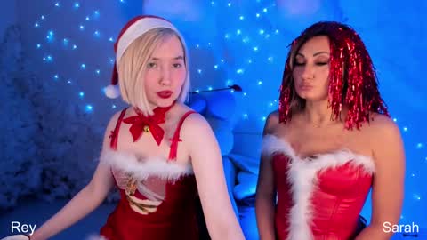 Snapshot of sarahholly chatting on December 15, 2024, 3:53 pm Divine Sarah NONUDE model online show from December 15, 2024, 3:53 pm