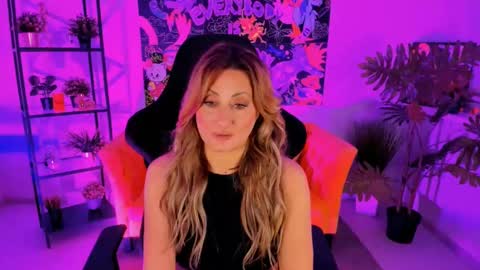 Snapshot of sarahholly chatting on January 23, 2025, 2:28 pm Divine Sarah NONUDE model online show from January 23, 2025, 2:28 pm