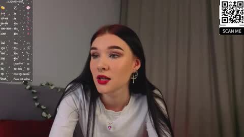 Sarah  online show from September 28, 2025, 10:15 pm