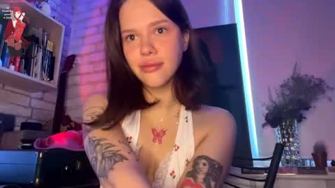 Snapshot of sarahhunnye chatting on April 29, 2026, 12:48 am Sarah online show from April 29, 2026, 12:48 am