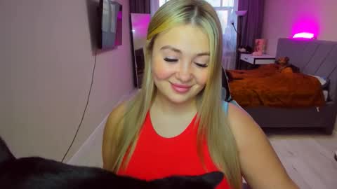 Sarah online show from April 14, 2026, 1:06 pm