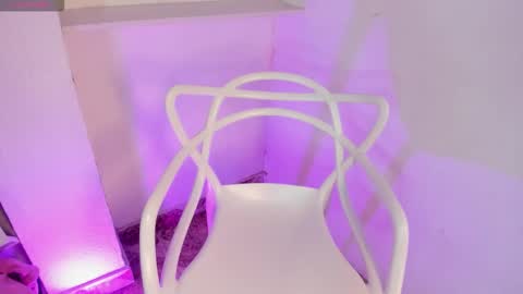 Sarahnovoa  online show from December 18, 2025, 12:11 pm