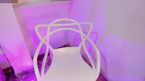 Sarahnovoa  online show from January 13, 2026, 8:14 pm