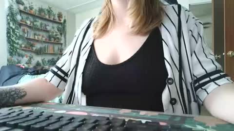 Sarah online show from May 21, 2026, 6:59 pm