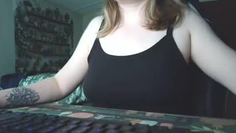 Sarah online show from May 22, 2026, 8:25 pm