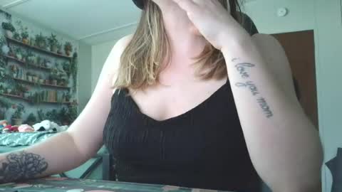Snapshot of sarahpmummy chatting on July 15, 2026, 9:31 pm Sarah online show from July 15, 2026, 9:31 pm