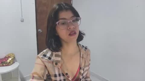 Sarah  online show from September 27, 2025, 1:05 pm