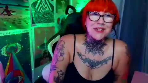 Snapshot of saraht666 chatting on October 28, 2025, 11:18 pm Sarah T online show from October 28, 2025, 11:18 pm