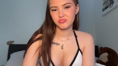 SarahxOliver online show from January 11, 2026, 4:01 pm