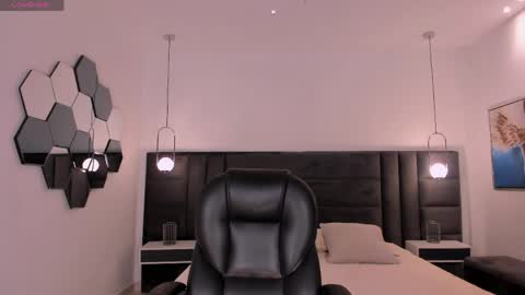 Snapshot of sarahyates chatting on April 26, 2026, 5:32 pm Sarah independent model online show from April 26, 2026, 5:32 pm