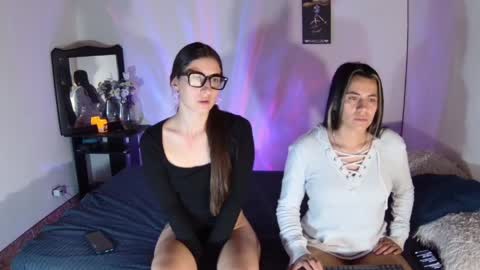 Snapshot of sarajonnes4 chatting on April 8, 2026, 2:11 am Sarajonnes4 online show from April 8, 2026, 2:11 am