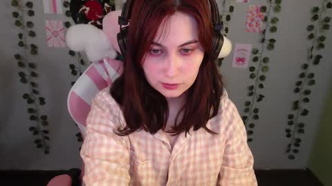 Snapshot of sarakinski chatting on February 9, 2025, 7:41 pm Sara online show from February 9, 2025, 7:41 pm