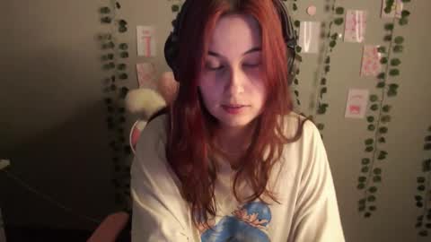 Snapshot of sarakinski chatting on September 16, 2025, 2:07 pm Sara online show from September 16, 2025, 2:07 pm