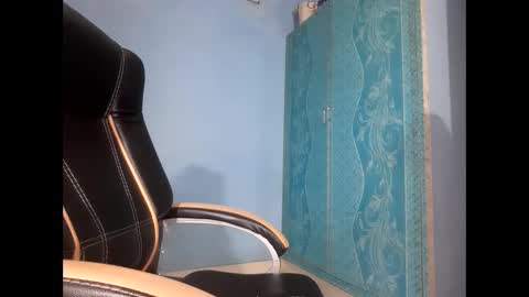 Tamil-saranya online show from December 16, 2024, 5:27 am