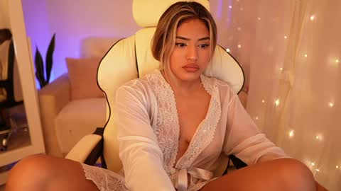 Snapshot of saraparisi_ chatting on December 27, 2024, 12:07 am Sara online show from December 27, 2024, 12:07 am