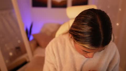 Snapshot of saraparisi_ chatting on December 31, 2024, 12:00 am Sara online show from December 31, 2024, 12:00 am