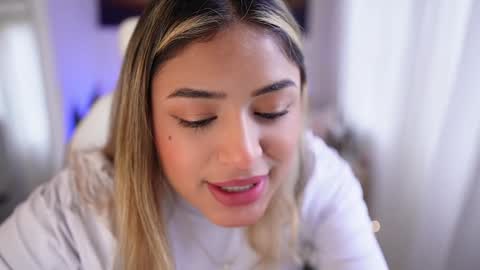 Snapshot of saraparisi_ chatting on January 1, 2025, 8:37 pm Sara online show from January 1, 2025, 8:37 pm