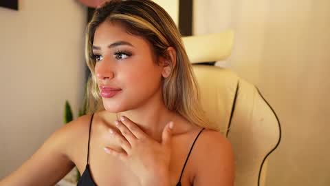 Snapshot of saraparisi_ chatting on January 16, 2025, 12:45 am Sara online show from January 16, 2025, 12:45 am