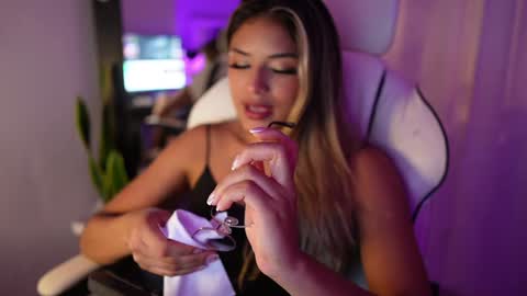 Snapshot of saraparisi_ chatting on January 30, 2025, 11:45 pm Sara online show from January 30, 2025, 11:45 pm