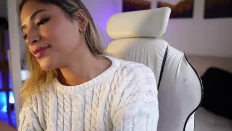 Snapshot of saraparisi_ chatting on February 12, 2025, 10:26 pm Sara online show from February 12, 2025, 10:26 pm