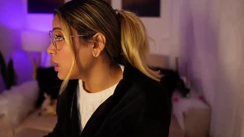 Snapshot of saraparisi_ chatting on February 13, 2025, 1:40 am Sara online show from February 13, 2025, 1:40 am