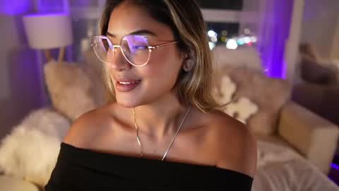 Snapshot of saraparisi_ chatting on March 4, 2025, 11:54 pm Sara online show from March 4, 2025, 11:54 pm