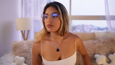 Snapshot of saraparisi_ chatting on March 7, 2025, 10:54 pm Sara online show from March 7, 2025, 10:54 pm