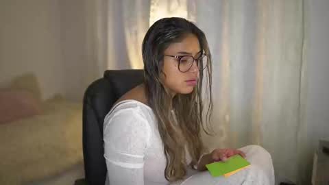 Snapshot of saraparisi_ chatting on September 23, 2025, 10:57 pm Sara online show from September 23, 2025, 10:57 pm