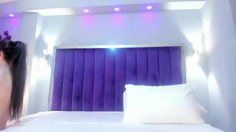 Sara   online show from October 14, 2025, 10:43 pm