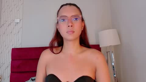 Snapshot of sarasaenz_99 chatting on November 17, 2025, 7:30 pm Sara online show from November 17, 2025, 7:30 pm
