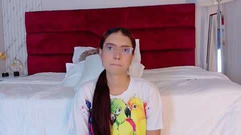 Snapshot of sarasaenz_99 chatting on December 2, 2025, 7:20 pm Sara online show from December 2, 2025, 7:20 pm