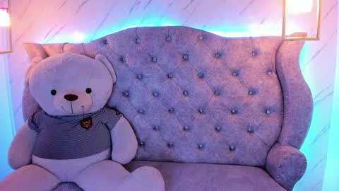   online show from February 7, 2025, 2:04 pm