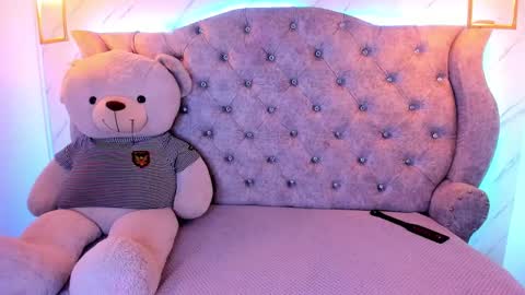   online show from February 12, 2025, 2:43 pm