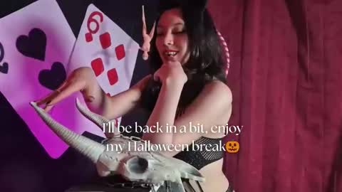   online show from October 15, 2025, 11:32 am